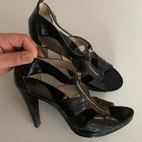 MICHAEL KORS Berkley T Strap Black Patent Leather - Picture 2 of 5
